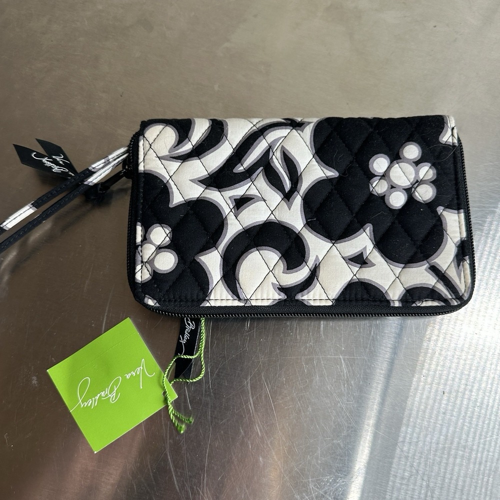 VERA BRADLEY Zip-around quilted Wallet Night and Day NWT - Picture 3 of 5